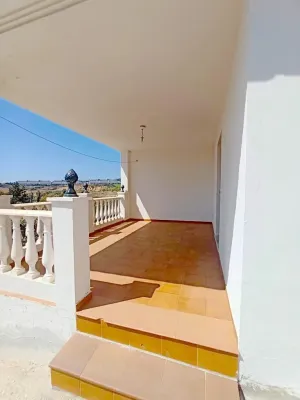 Finca Rústica con muchos metros de casa