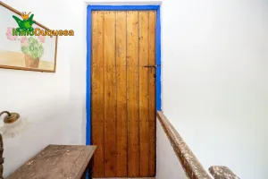 CASA-CORTIJO de 2 plantas en suelo de Granada Capital