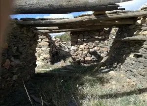 RUSTICA CON CORTIJO Y MANANTIAL