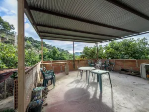 Finca rústica de AGUACATES con CONTRUCCIÓN de 37 m2 en Los Guájares (Faragüit).