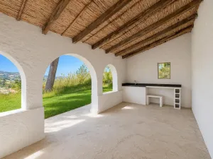 Finca con vistas al mar en Teulada · 7.300 m2 de parcela y casa para reformar con gran potencial