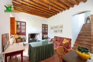 CASA-CORTIJO de 2 plantas en suelo de Granada Capital