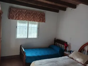 Cortijo con Amplio Terreno en Laroya Macael