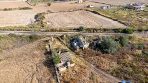 Villa sin terminar en el pintoresco valle de Pinyella