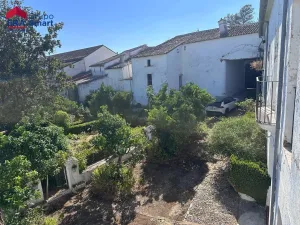 Casa Señorial con Gran Parcela en Pleno Centro de Constantina