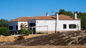 CASA DE CAMPO TOTALMENTE EQUIPADA CON PISCINA