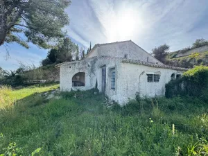 Finca con vistas al mar en Teulada · 7.300 m2 de parcela y casa para reformar con gran potencial