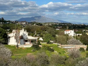 Preciosa finca con vistas al mar, en Estepona.
