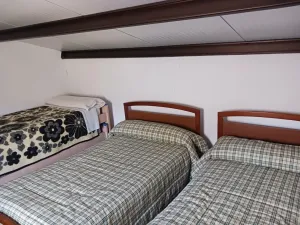 Cortijo con Amplio Terreno en Laroya Macael