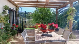 Preciosa casita rustica con vistas al mar.