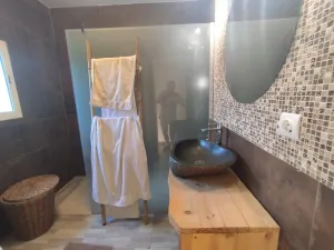 Finca rustica con casa reformada de 110m2. Estepona.