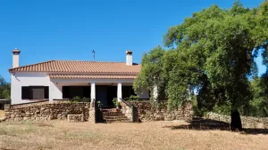 CASA DE CAMPO TOTALMENTE EQUIPADA CON PISCINA