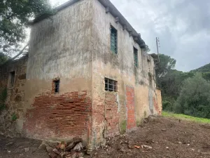 Finca rustica con masia catalogada
