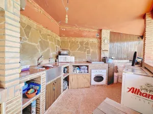 Hermosa casa en el campo, con vistas espectaculares al mar y la montaña.