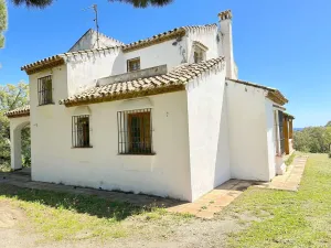 Preciosa finca con vistas al mar, en Estepona.