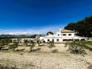 Espectacular finca estilo mediterránea a la venta.
