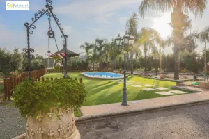 Finca con magnífica vivienda en Chucena, autovía Sevilla - Huelva