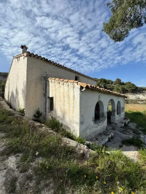 Finca con vistas al mar en Teulada · 7.300 m2 de parcela y casa para reformar con gran potencial