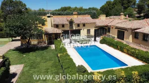 Finca Eventos 1.5 ha Piscina Pádel Caballos