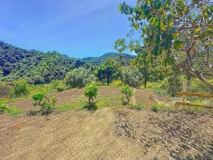 Hermosa casa en el campo, con vistas espectaculares al mar y la montaña.