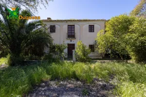 CASA-CORTIJO de 2 plantas en suelo de Granada Capital
