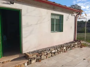 Cortijo con Amplio Terreno en Laroya Macael