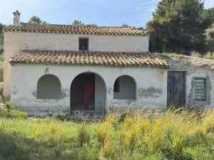 Finca con vistas al mar en Teulada · 7.300 m2 de parcela y casa para reformar con gran potencial