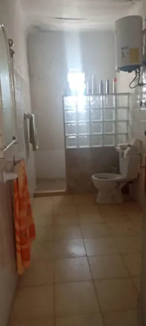 Finca rústica con vivienda y naves sobre parcela de 5.562 m2 en Elche