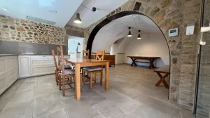 EXCLUSIVA CASA RÚSTICA CON JARDÍN, PISCINA Y VISTAS ABIERTAS