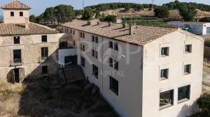 En venta edificio para hotel rural. Lleida.