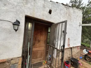Casita rústica con luz, agua y vistas espectaculares.