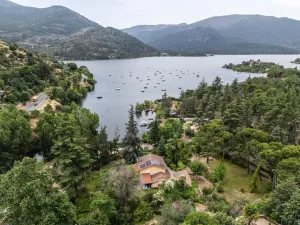 LA CASA DEL LAGO CHALET EXCLUSIVO CON ACCESO DIRECTO AL PANTANO DEL BURGUILLO Y VISTAS ÚNICAS