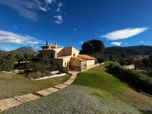 Finca en Penaguila, Alicante.