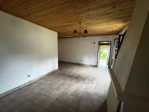 Moradia para Remodelação com Terreno de 2.200